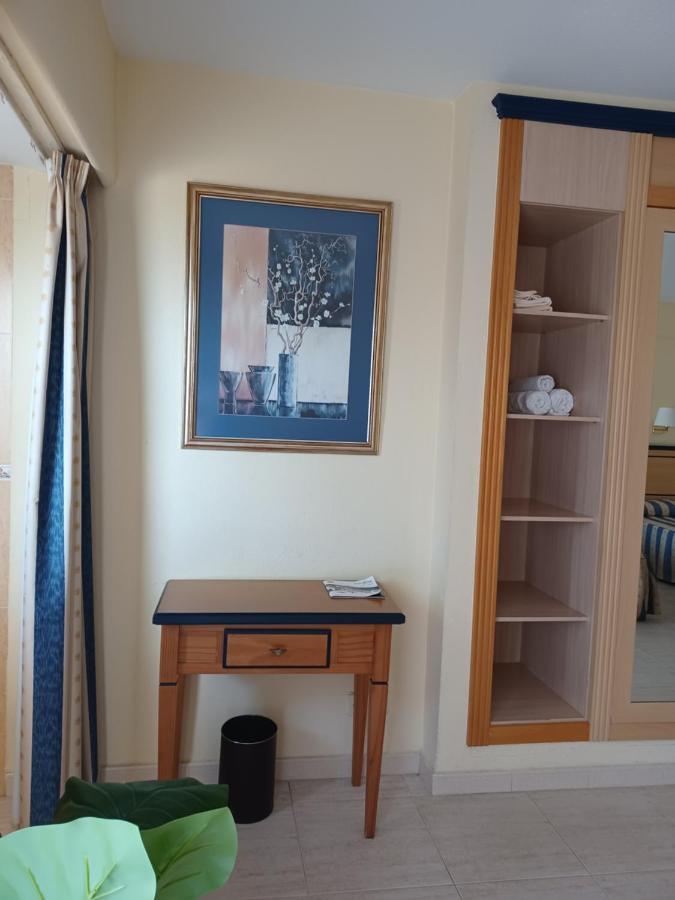 Primera línea de playa y vista al mar en Pyr Fuengirola Estudio Exterior foto