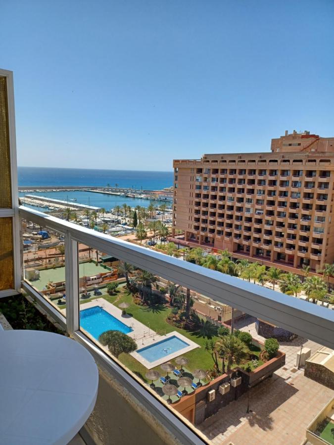 Primera línea de playa y vista al mar en Pyr Fuengirola Estudio Exterior foto