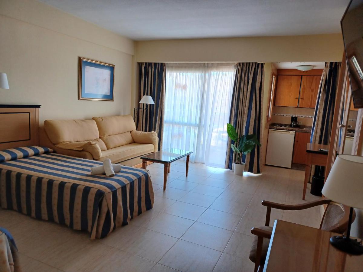 Primera línea de playa y vista al mar en Pyr Fuengirola Estudio Exterior foto